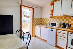Micro-ondes, four, plaque de cuisson, lave-vaisselle