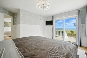 3 Schlafzimmer, Schreibtisch, Bügeleisen/Bügelbrett, Reisekinderbett