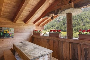 Outdoor dining - Chalet Arolla 8 pers : vue, nature & parking privé (Evolène)