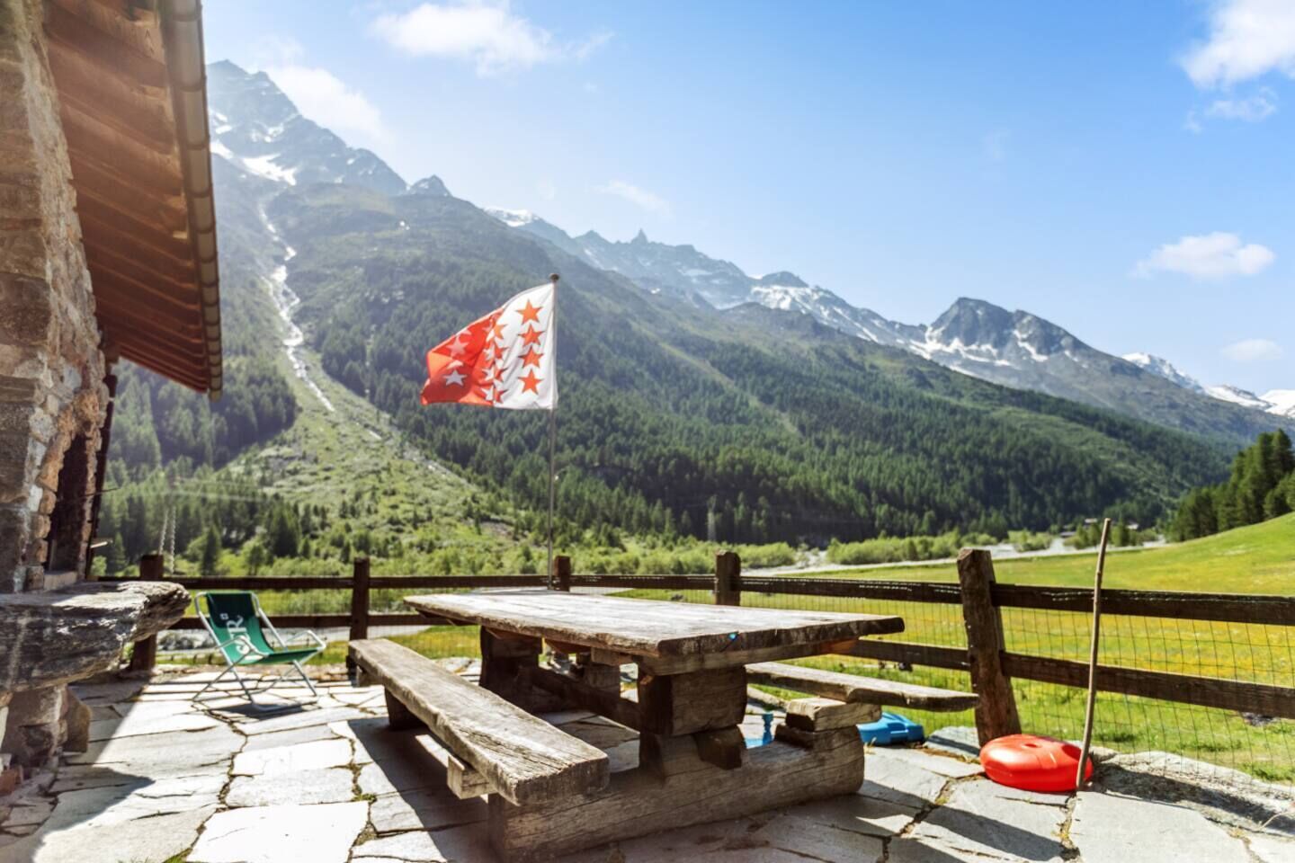 屋外ダイニングエリア