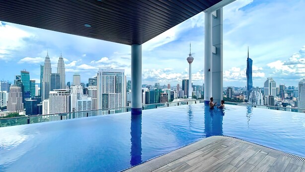 Indoor/outdoor pool - The Colony and the Luxe Infinity Pool (Kuala Lumpur)