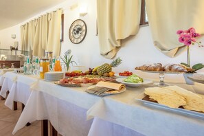 Tägliches inbegriffenes nach Wunsch zubereitetes Frühstück