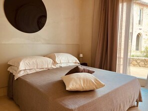 デラックス ダブルルーム レイクビュー | セーフティボックス (室内)、デスク、WiFi (無料)