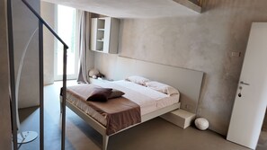ジュニア トリプルルーム | セーフティボックス (室内)、デスク、WiFi (無料)