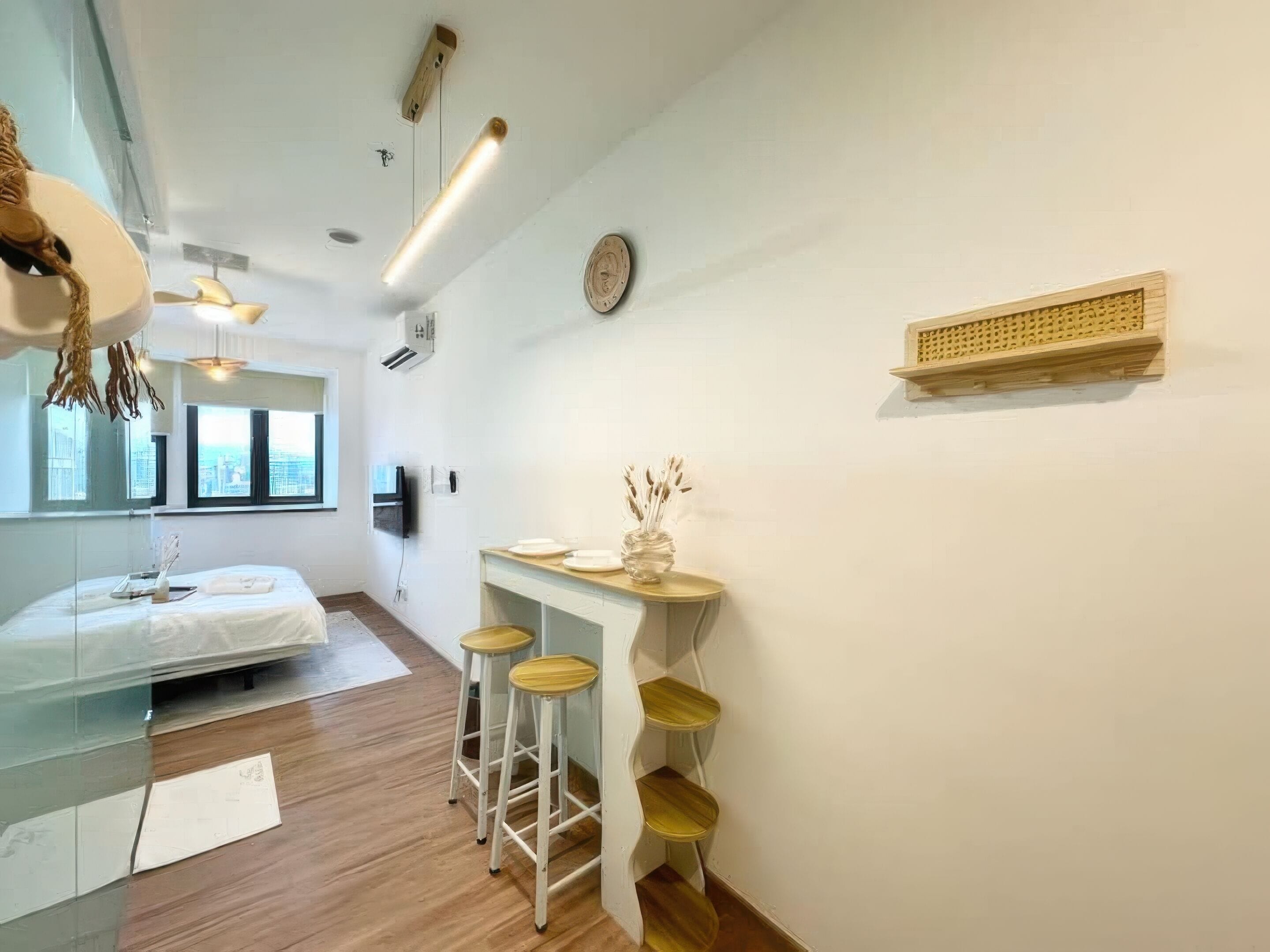 Superior Studio, 1 Queen Bed, Balcony, City View | Living area | TV