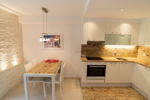 Fridge, stovetop, coffee/tea maker, toaster
