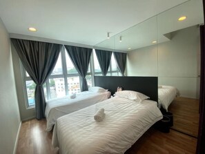 Superior Apartment, 2 Bedrooms, Kitchen, City View | Pemandangan dari bilik