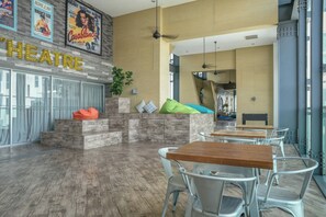 Karaoke room - VERVE Suites KL South Apartments & Condo (Kuala Lumpur)