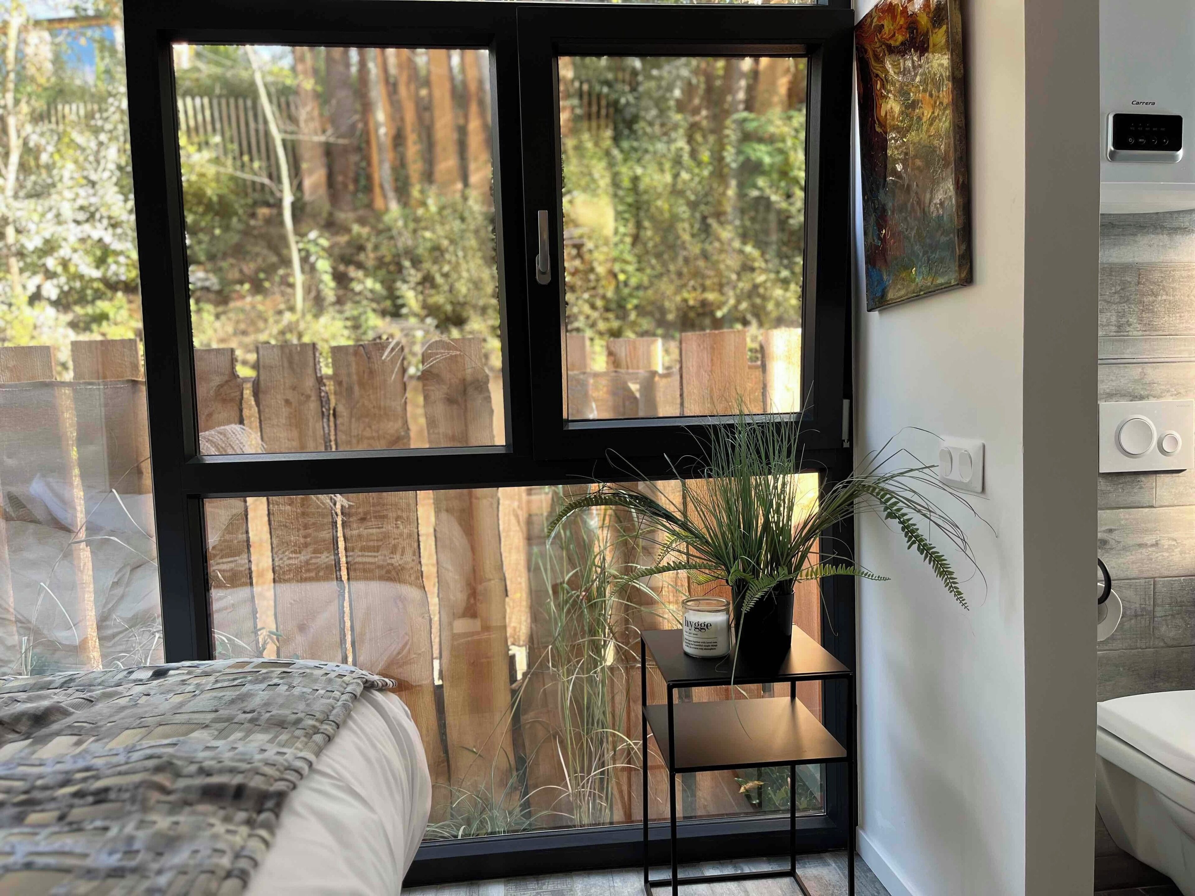 1 多间卧室、熨斗/熨衣板、床单