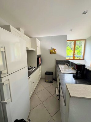 Micro-ondes, four, plaque de cuisson, lave-vaisselle