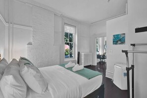 1 bedroom, desk, iron/ironing board, WiFi