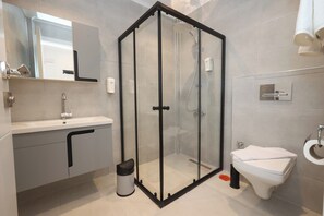 Shower, hair dryer, slippers, towels - KALBUR KONAKLAMA (Akcaabat)