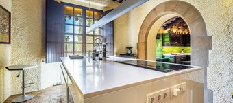 Mas Joanmiquel, Mas Joanmiquel - Masía del siglo XVI con bosque privado