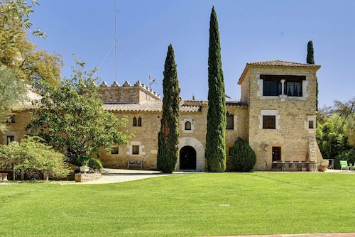 Mas Joanmiquel, Mas Joanmiquel - Masía del siglo XVI con bosque privado