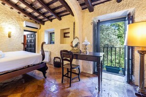 7 habitaciones y caja de seguridad en la habitación 