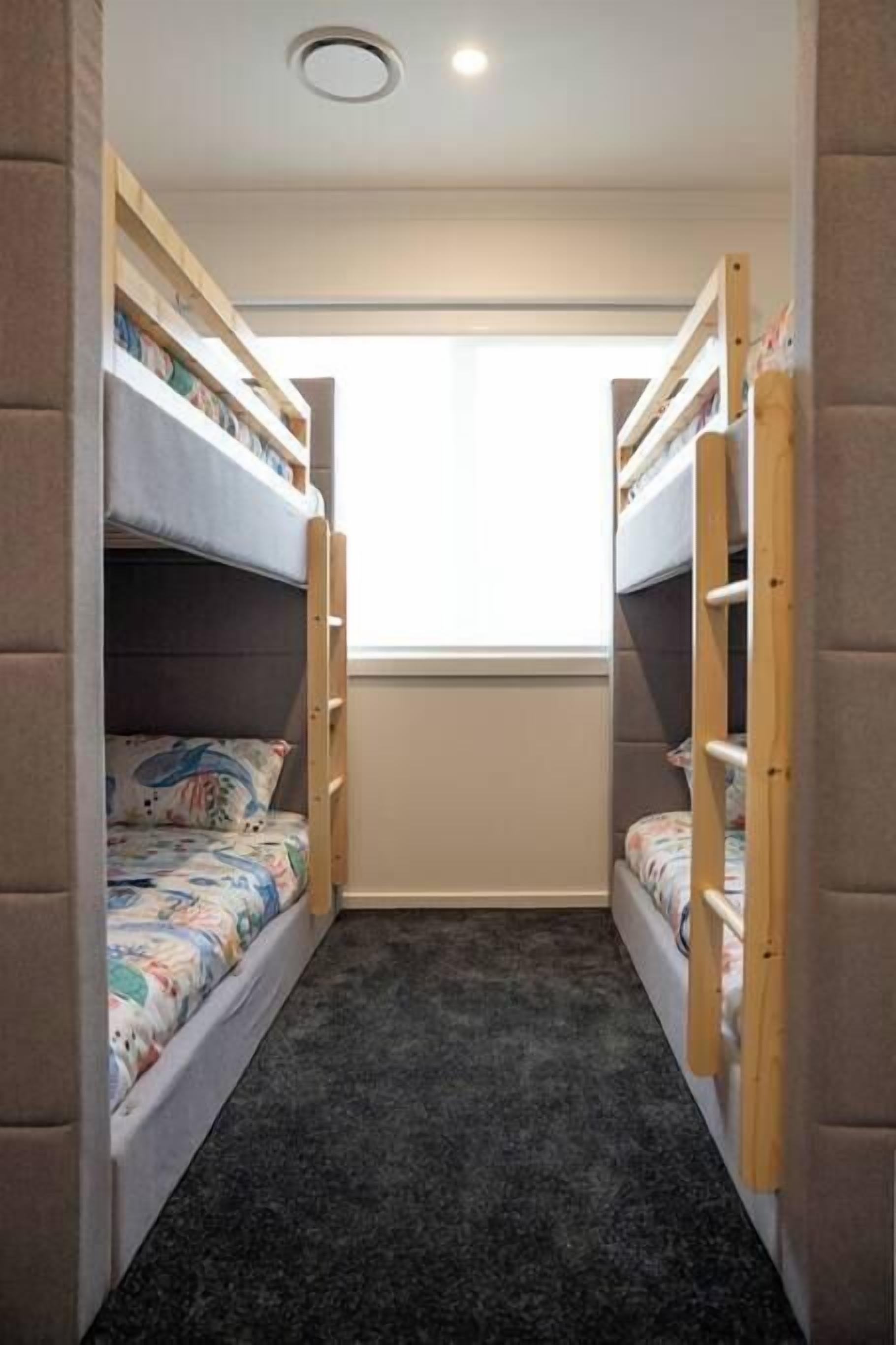 5 bedrooms, WiFi, bed sheets