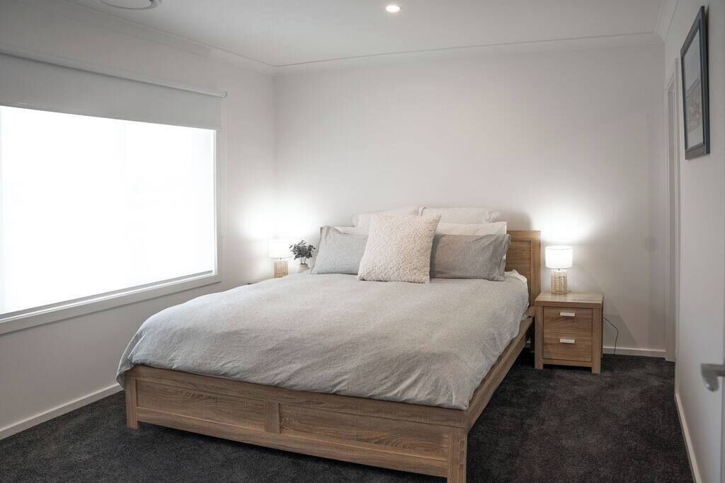 5 bedrooms, WiFi, bed sheets