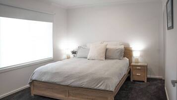 5 bedrooms, WiFi, bed sheets