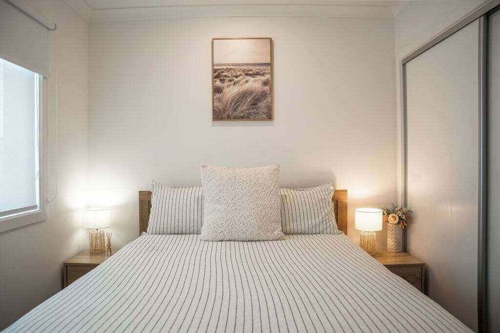 5 bedrooms, WiFi, bed sheets