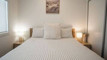 5 bedrooms, WiFi, bed sheets