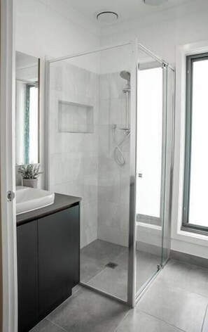 Shower, hair dryer, towels