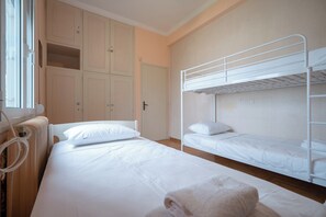 2 quartos, ferros/tábuas de passar roupa, Wi-Fi, roupa de cama