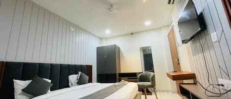 Escritorio, wifi gratis y ropa de cama