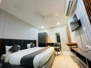 Deluxe Room | Desk, free WiFi, bed sheets - Hotel Namaste (Indore)