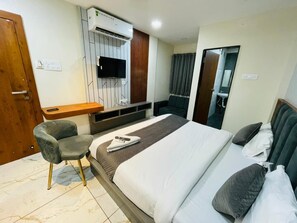 Deluxe Room | Desk, free WiFi, bed sheets - Hotel Namaste (Indore)