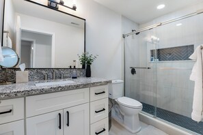 Shower, hair dryer, bidet, towels