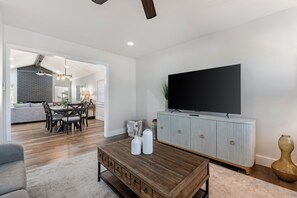 TV connectée, cheminée