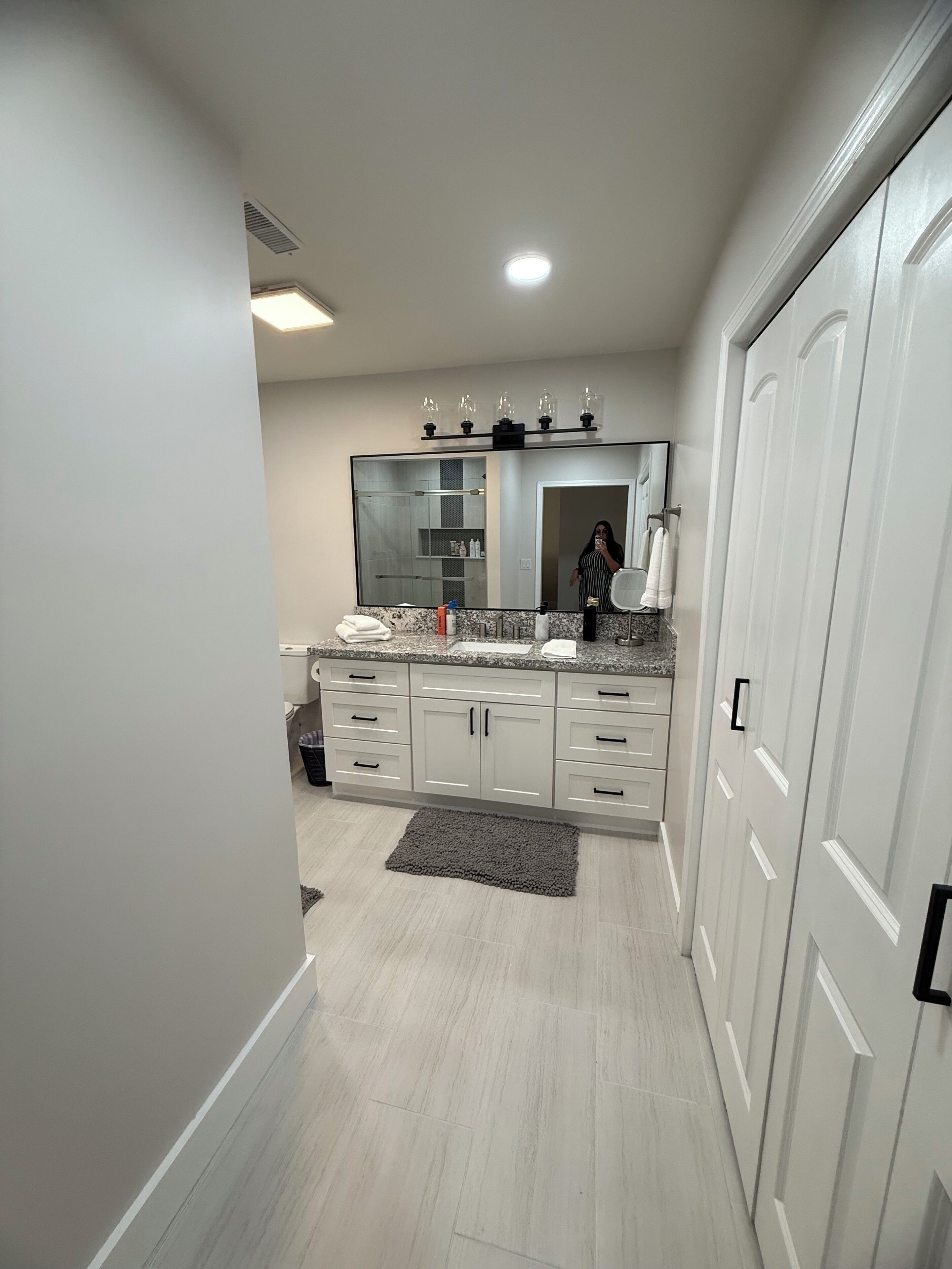 Dusj, hårføner, bidé og håndklær