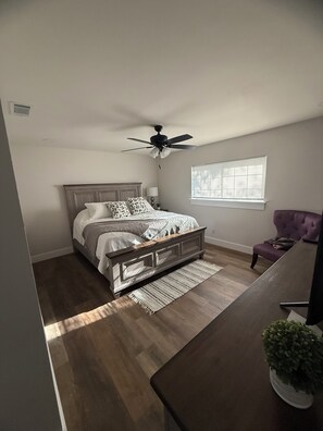 3 bedrooms, iron/ironing board, WiFi, bed sheets