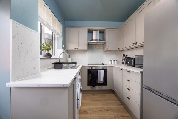 Fridge, microwave, oven, stovetop