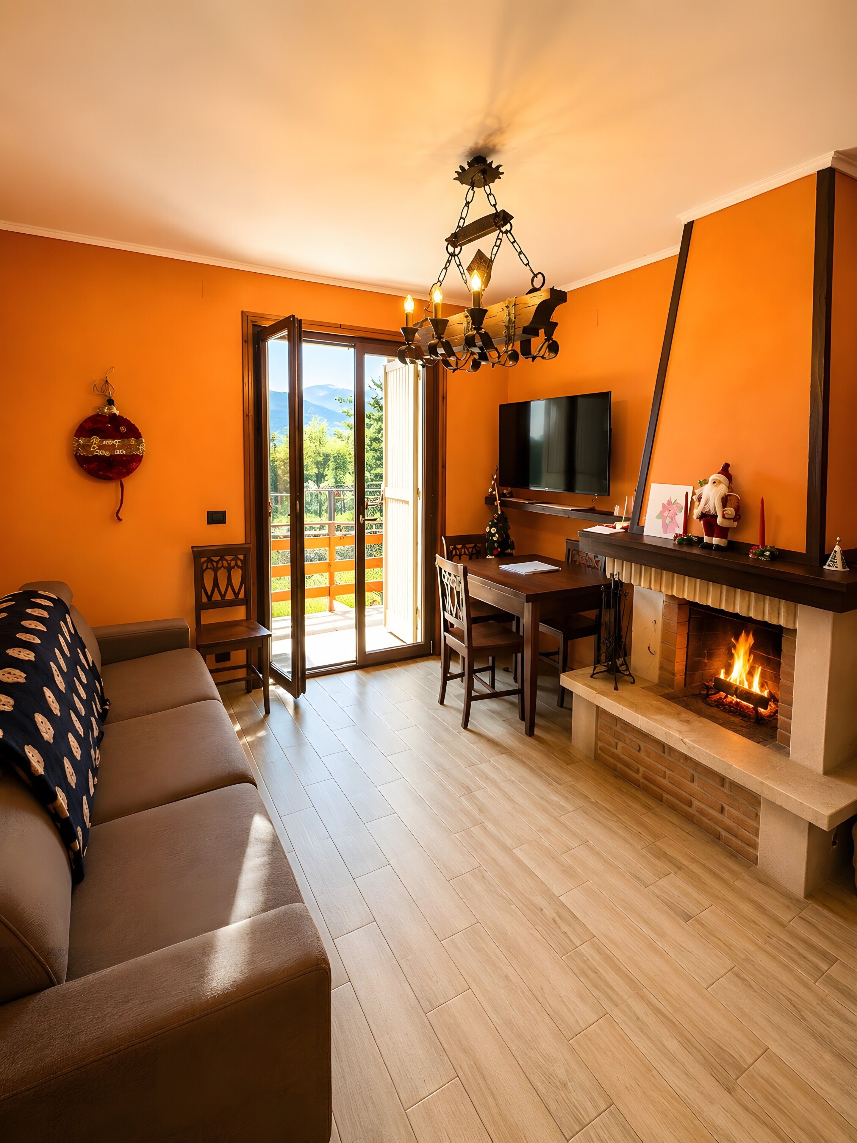 TV, fireplace