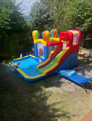 Children’s area - Stef House Apartment with Private Garden, Wi-Fi and Air Conditioning (Rivisondoli)