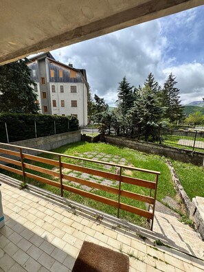 Property grounds - Stef House Apartment with Private Garden, Wi-Fi and Air Conditioning (Rivisondoli)