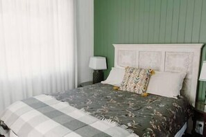 2 室のベッドルーム、アイロン / アイロン台、ベッドシーツ