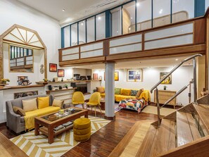 TV - Unique souplex apartment with parking in Ciboure (Ciboure)