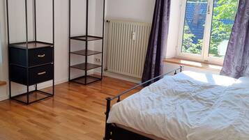 1 Schlafzimmer, Reisekinderbett, kostenloses WLAN, Bettwäsche