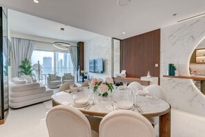 Dining - Beachfront Bliss 2Bedroom in Grand Bleu (Emaar Beachfront)