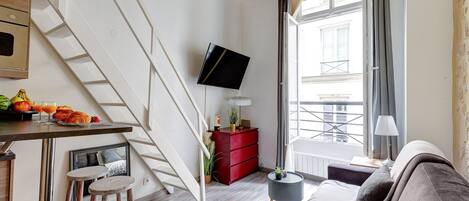 City Studio, 1 Double Bed with Sofa bed, Non Smoking | Living area | 40-inch Smart TV with satellite channels