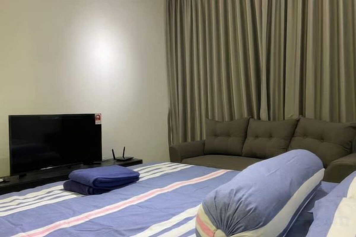 Een bureau, een laptopwerkplek, gratis wifi, beddengoed