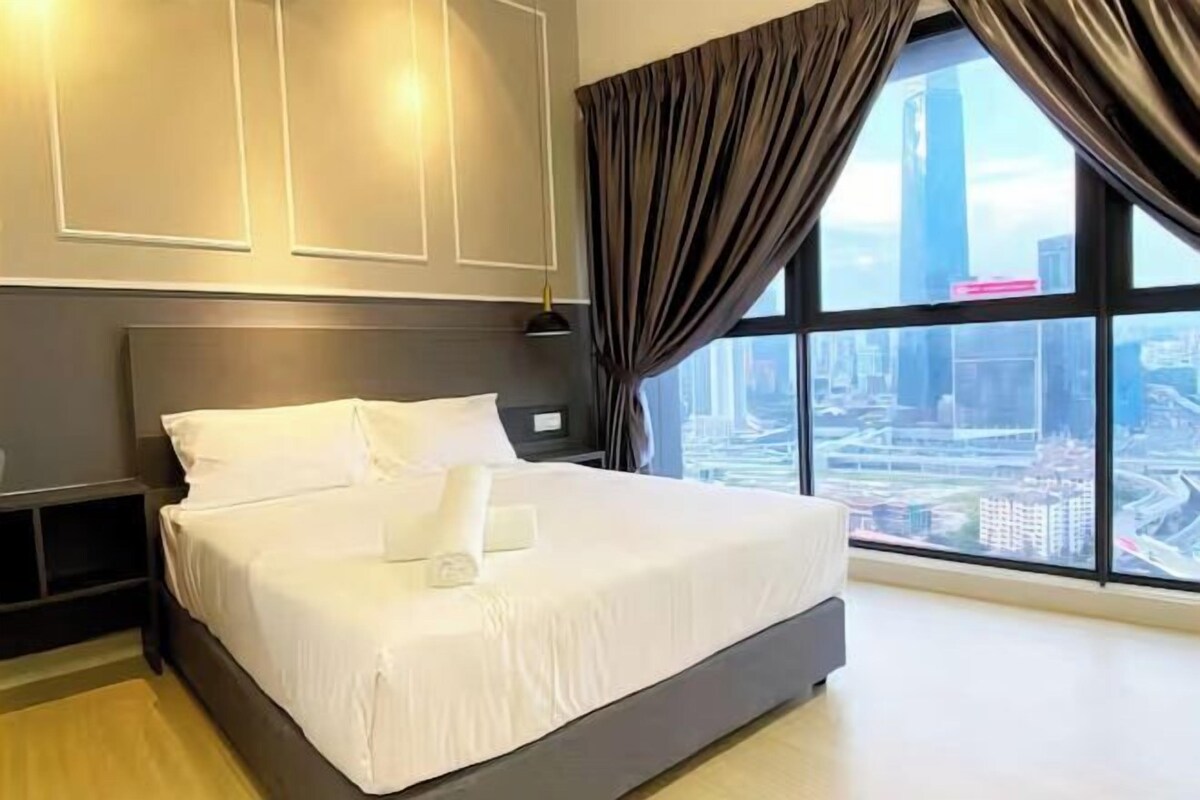 Desk, laptop workspace, free WiFi, bed sheets