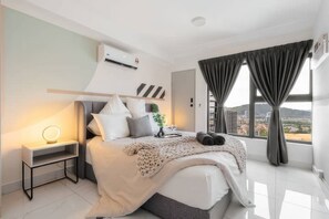 Superior Apartment, 2 Bedrooms, Balcony, City View | Pemandangan dari bilik