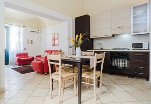 Espresso maker, coffee/tea maker, electric kettle, toaster