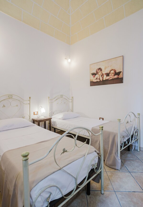 Down duvets, iron/ironing board, free WiFi, bed sheets