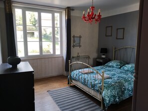 3 bedrooms, iron/ironing board, WiFi