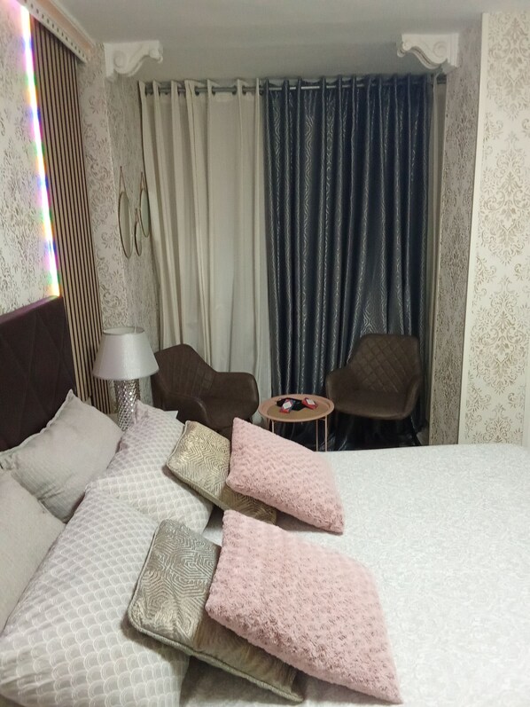 3 bedrooms, iron/ironing board, free WiFi, bed sheets