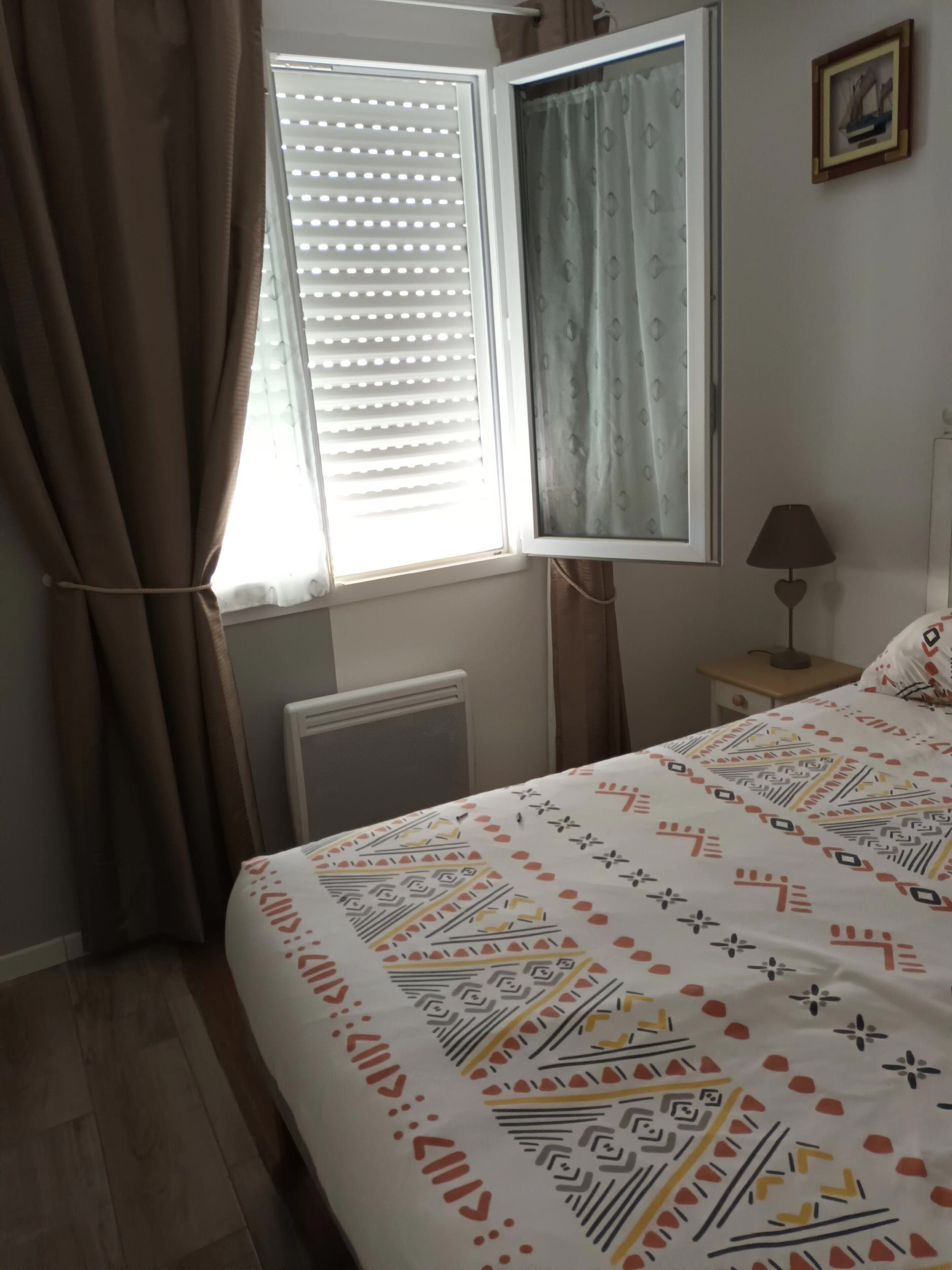 1 chambre, fer et planche à repasser, Wi-Fi gratuit, draps fournis